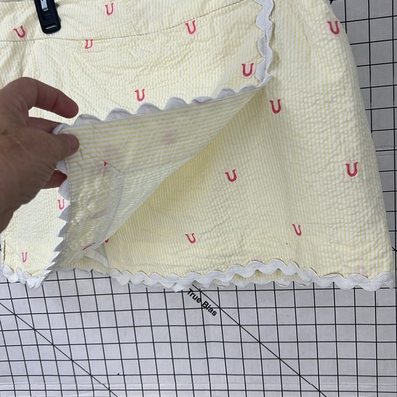 LILLY PULITZER YELLOW & WHITE SEERSUCKER HORSESHOE Ric rac border SKORT 8 - Picture 3 of 11